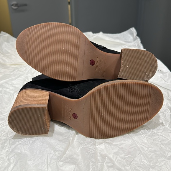 Blondo waterproof booties in size 5 - Picture 4 of 8